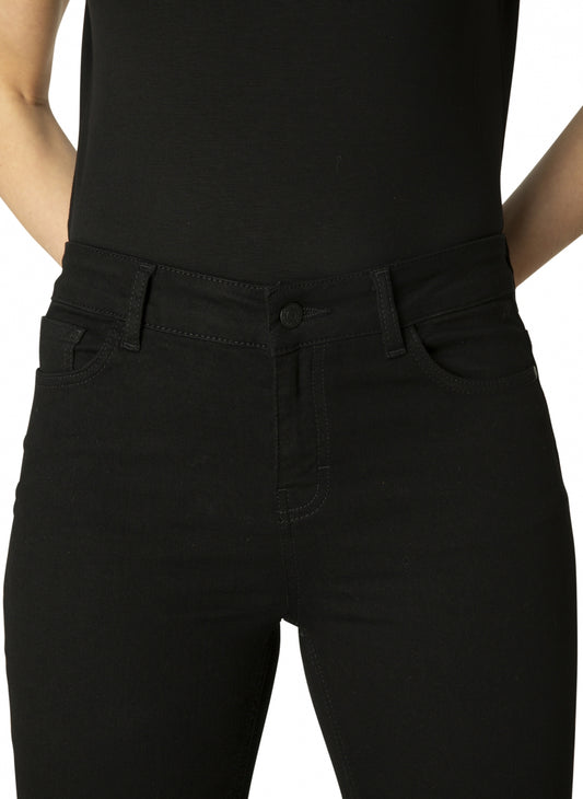 6000039 Elif Straight Leg Jeans Black