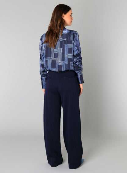 0005713 Satin Geo Print Long Line Blouse Navy/Blue