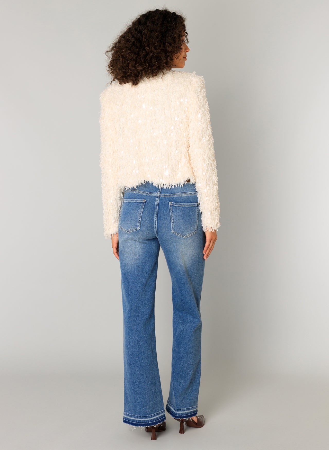 0005847 Fluffy Sequence Short Jck/Cardi Beige