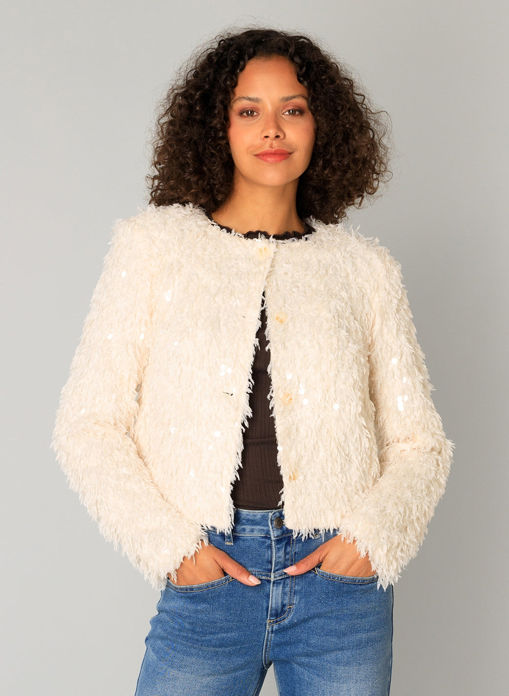 0005847 Fluffy Sequence Short Jck/Cardi Beige