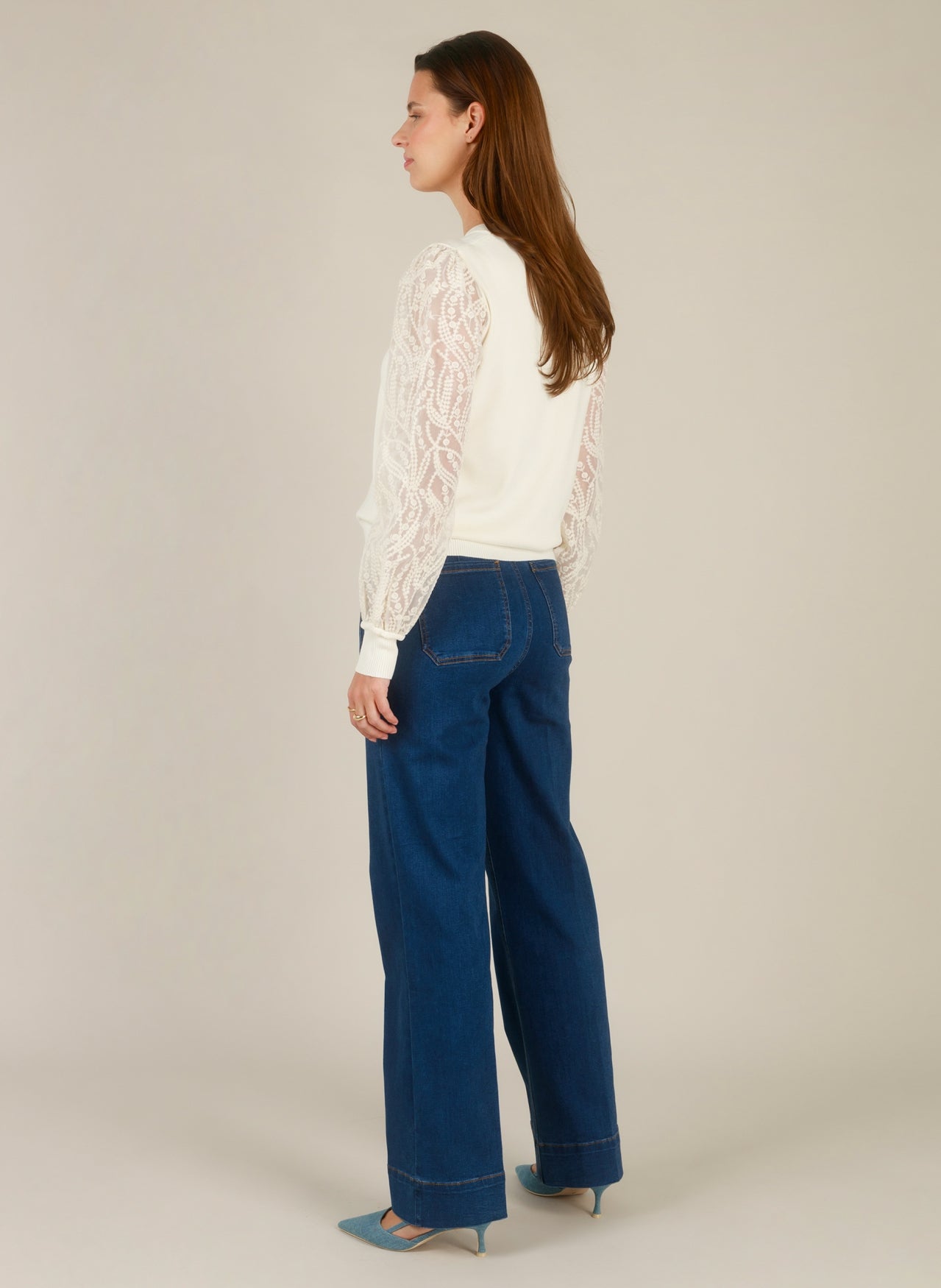 0006108 O-Neck Jumper With Lace Slve Cream