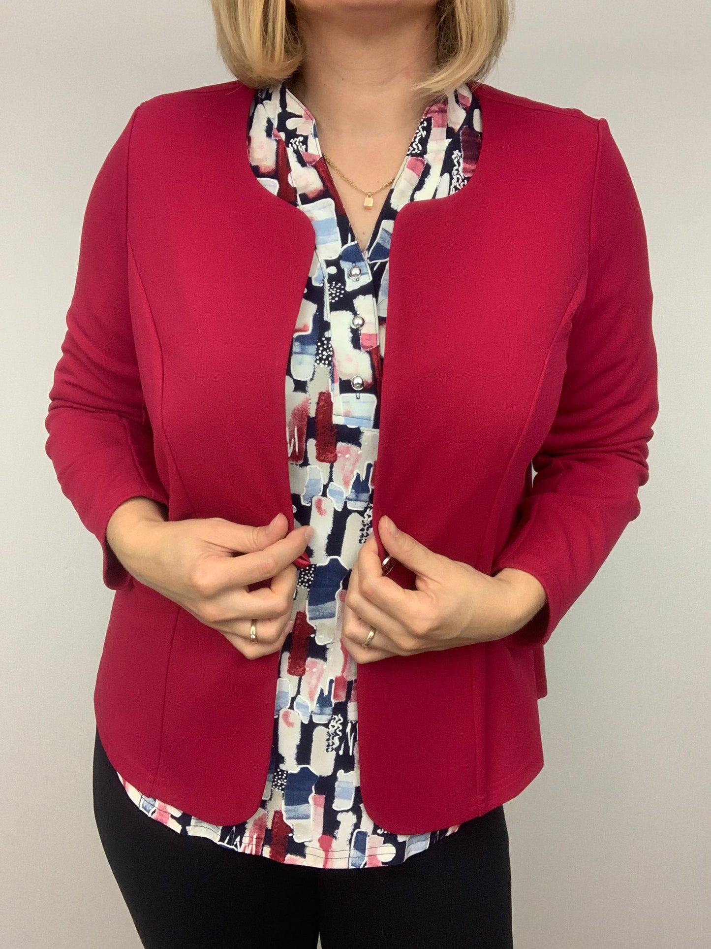 08713 3/4 Slve One Button No Collar Jack Wine Red