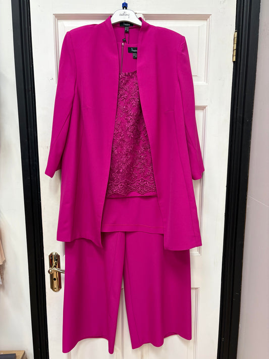 1072.20 3 piece suit, jacket top and trousers Fuchia