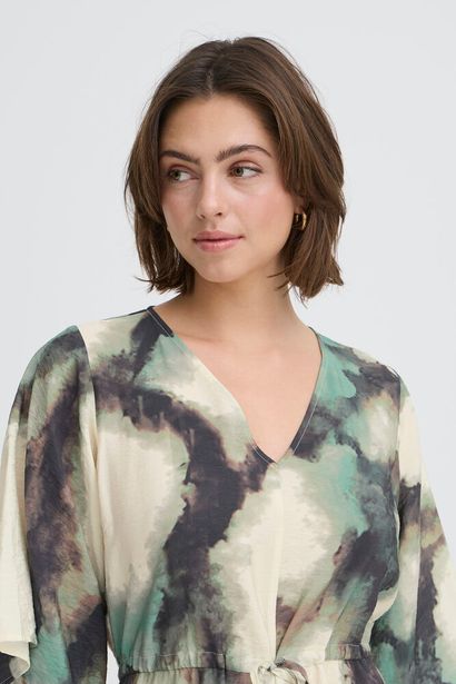 20617498 S/S V-Neck Draw Wasit Print Dre Sage Green