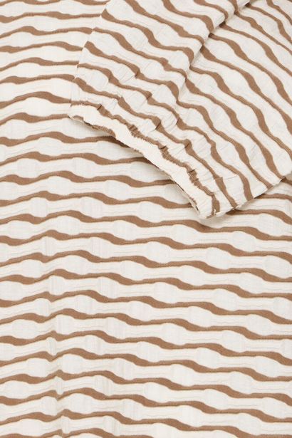 20617985 Wavy Stipe Baloon Slve Top Taupe