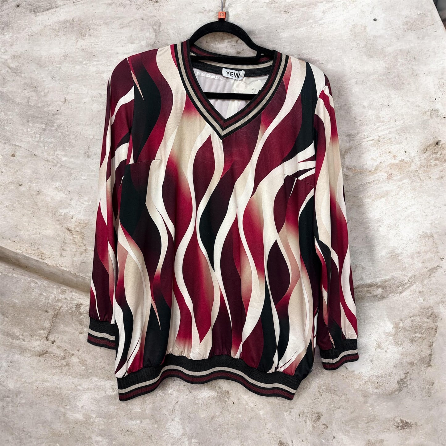 3825 Sport Lux Bands Printed V-Neck Top Wine Red