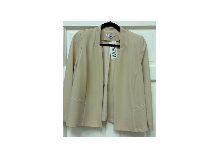 4268 GENTLEMENS COLLAR 3/4 SLEEVE 1 CLIP CLOSE Beige