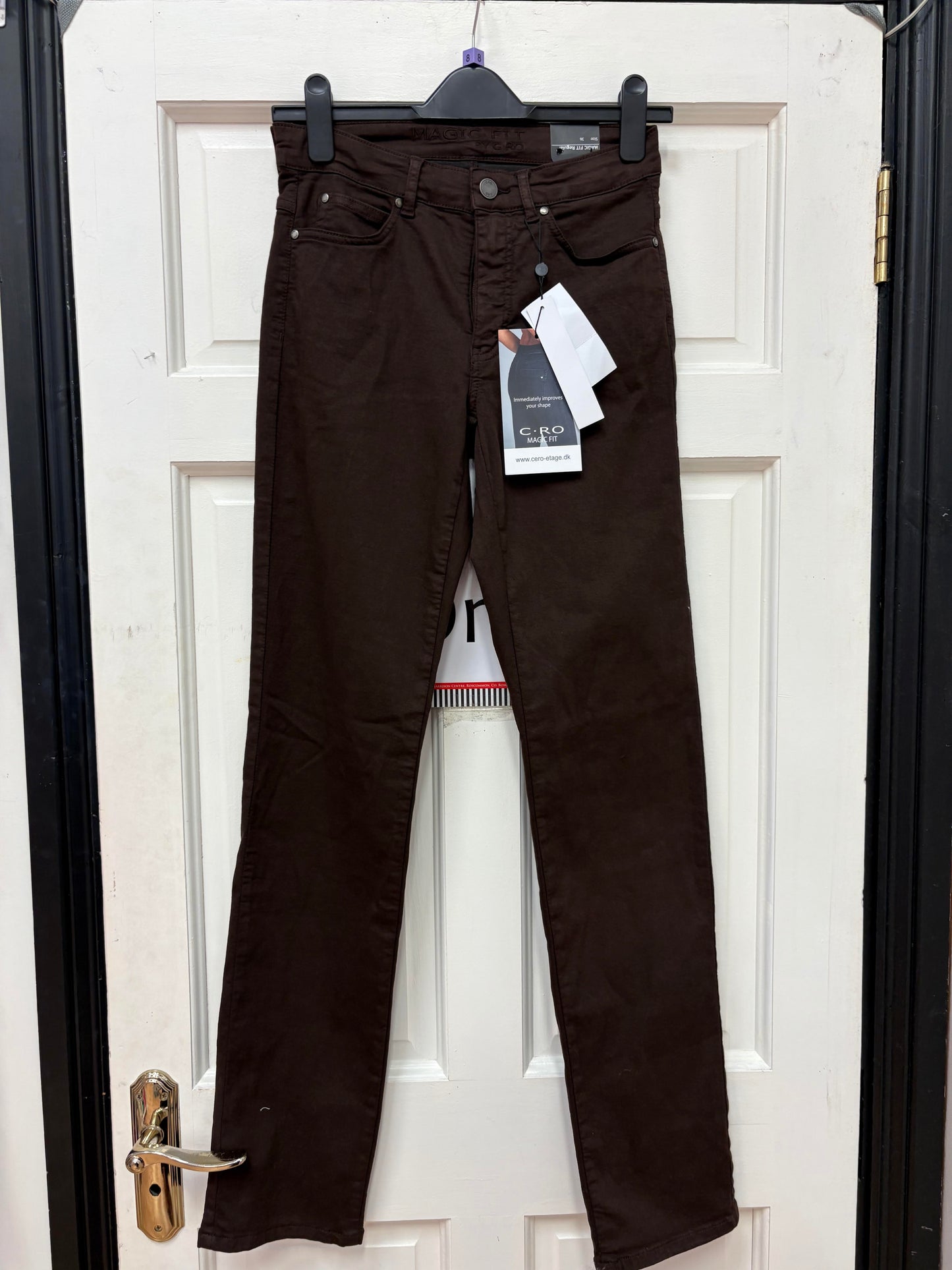 5525 Straight Leg Magic Fit Stretch Jeans Brown