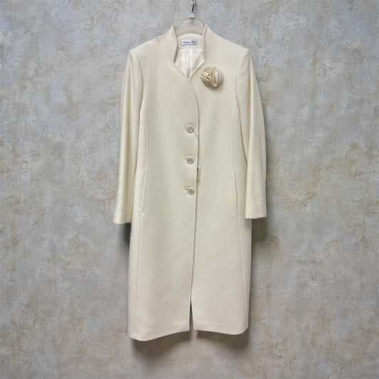 558-4201 Scalloped Collar Coat With Broa Cream