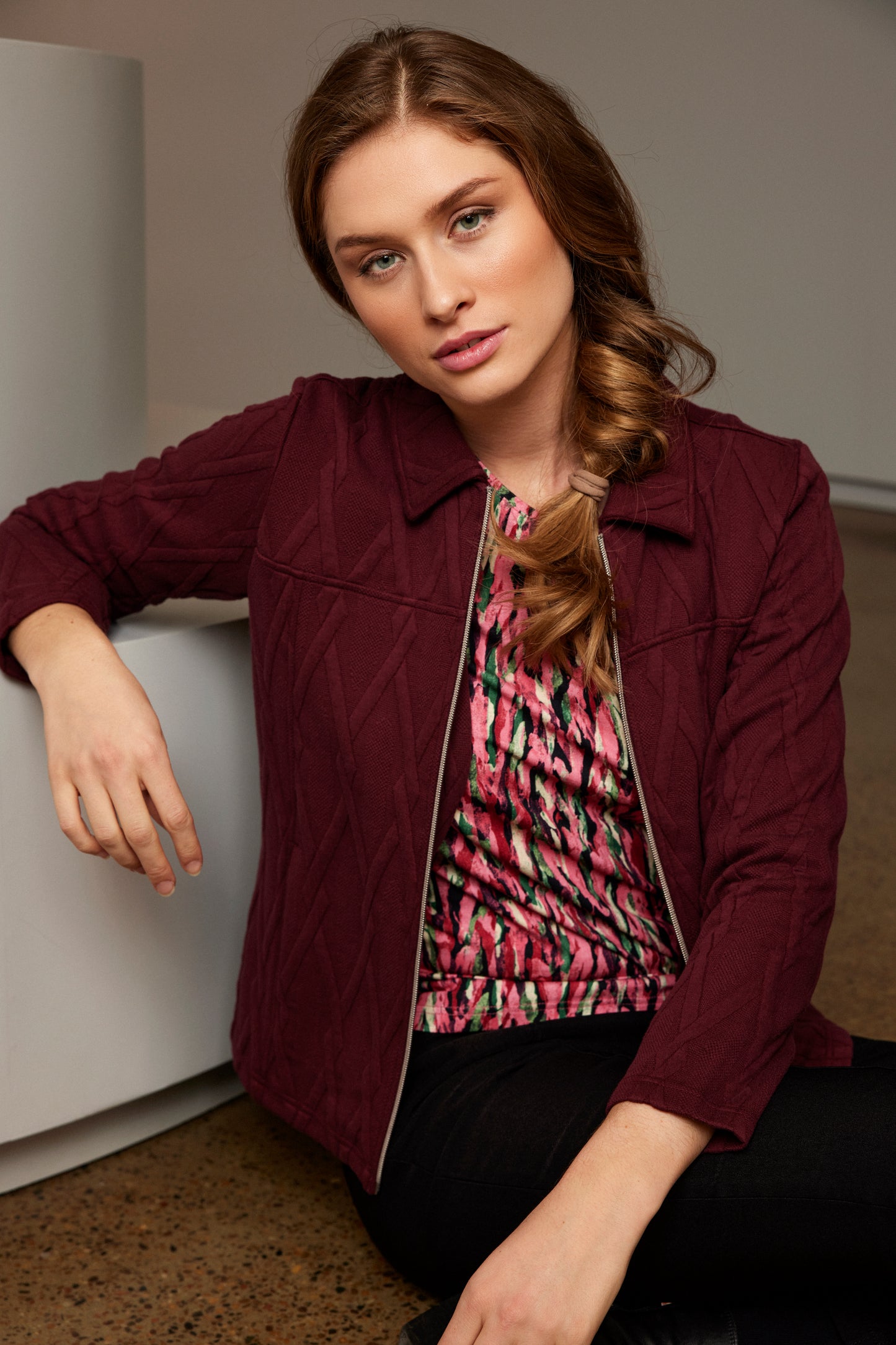 6706/6353 Soft Jersey Collar Brocade Jac Maroon