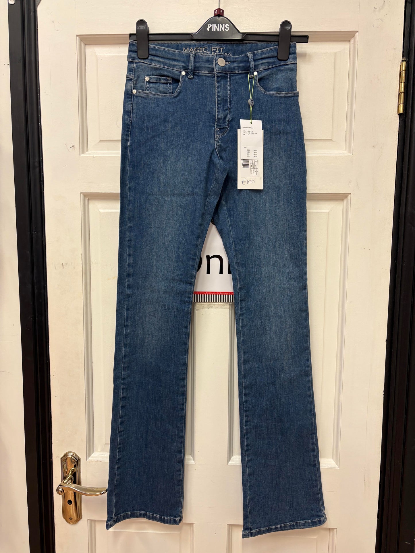 6897 magic fit flared jeans Light Denim