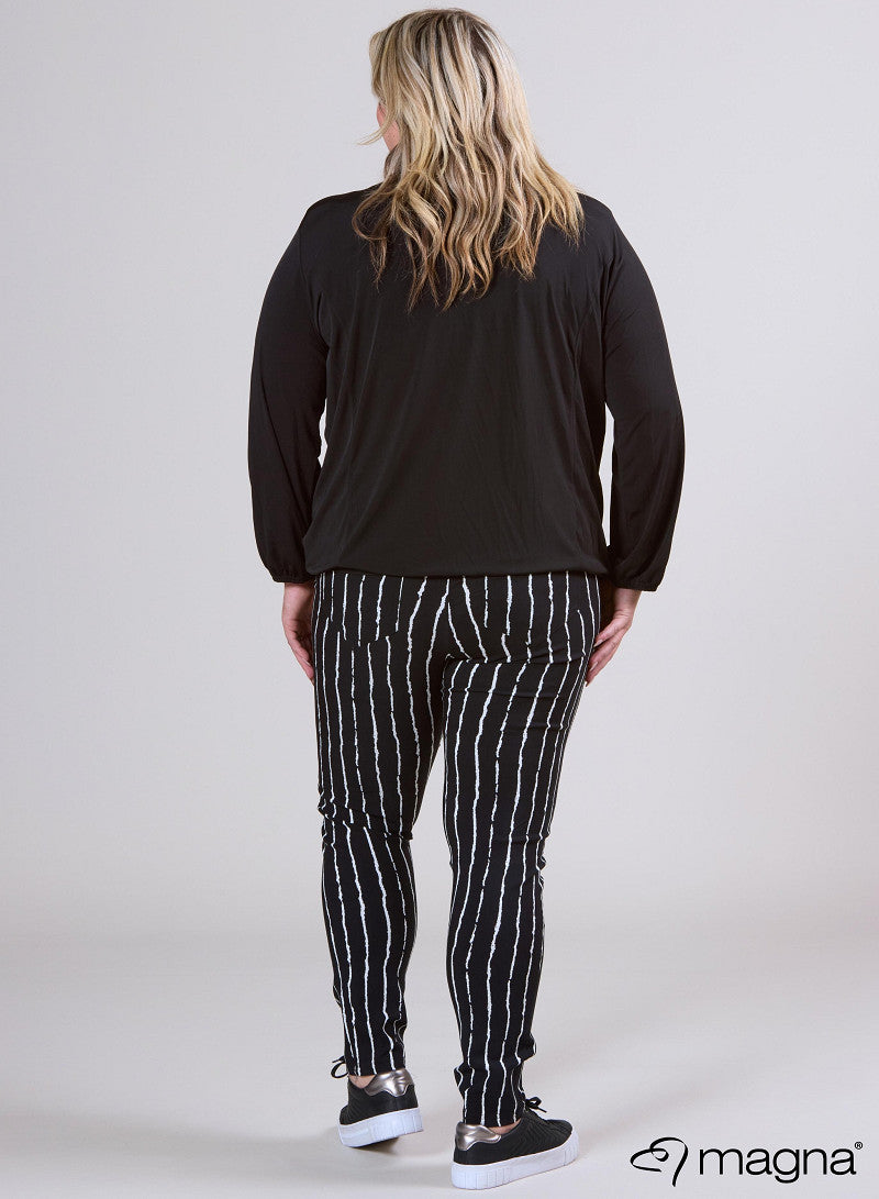 B-8022-Solid ELASTIC BOTTOM PLEATED NECK BASIC TOP Black