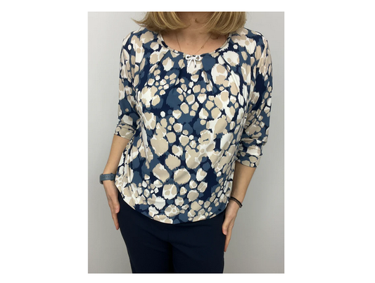 Nk304 O-NECK PRINTED TOP BROOCH DETAIL Navy/Beige